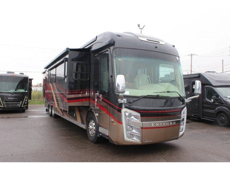 Entegra Coach Anthem 44f 2020 alt