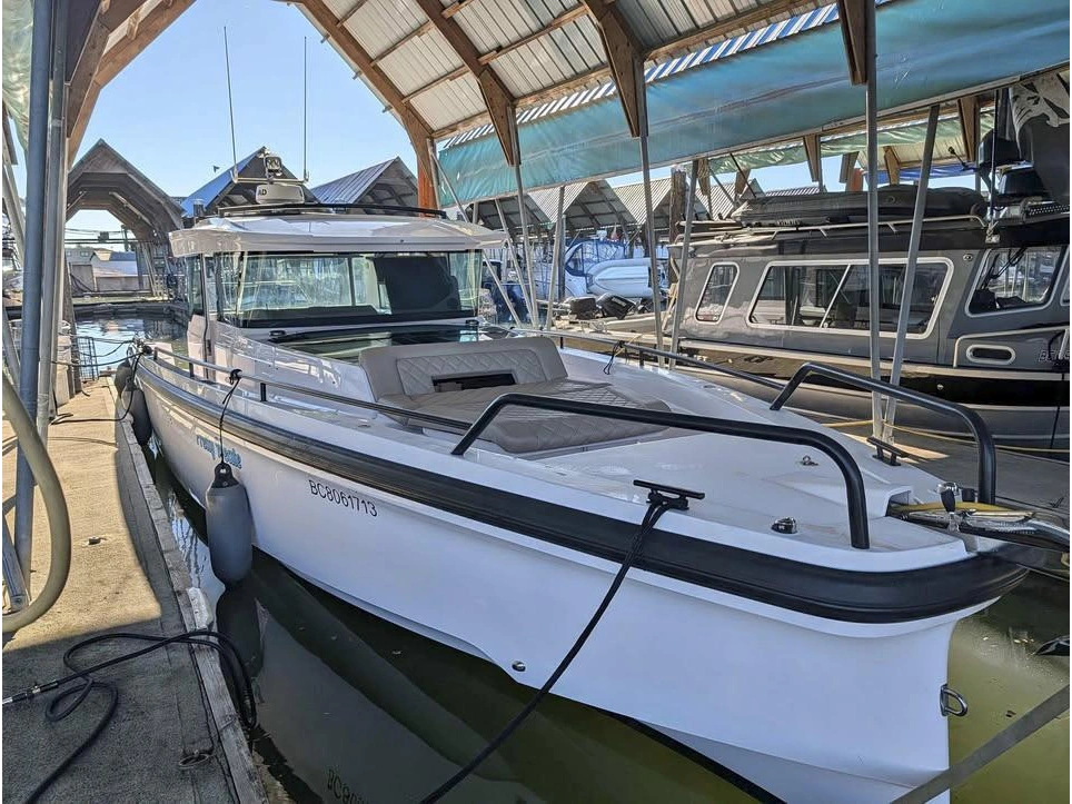 2022 Axopar 37 Cross Cabin Cross Cabin alt