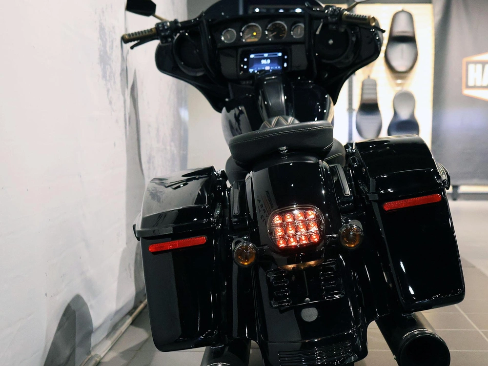 2022 Harley-davidson Street Glide St Flhxst