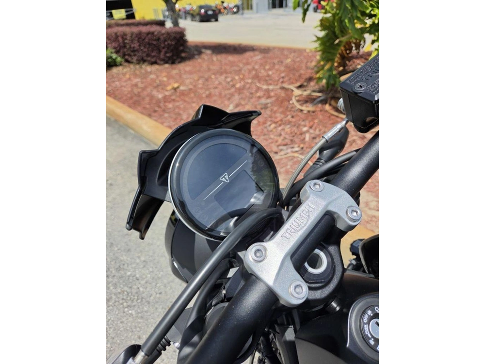 2026 Triumph Trident 800 Jet Black