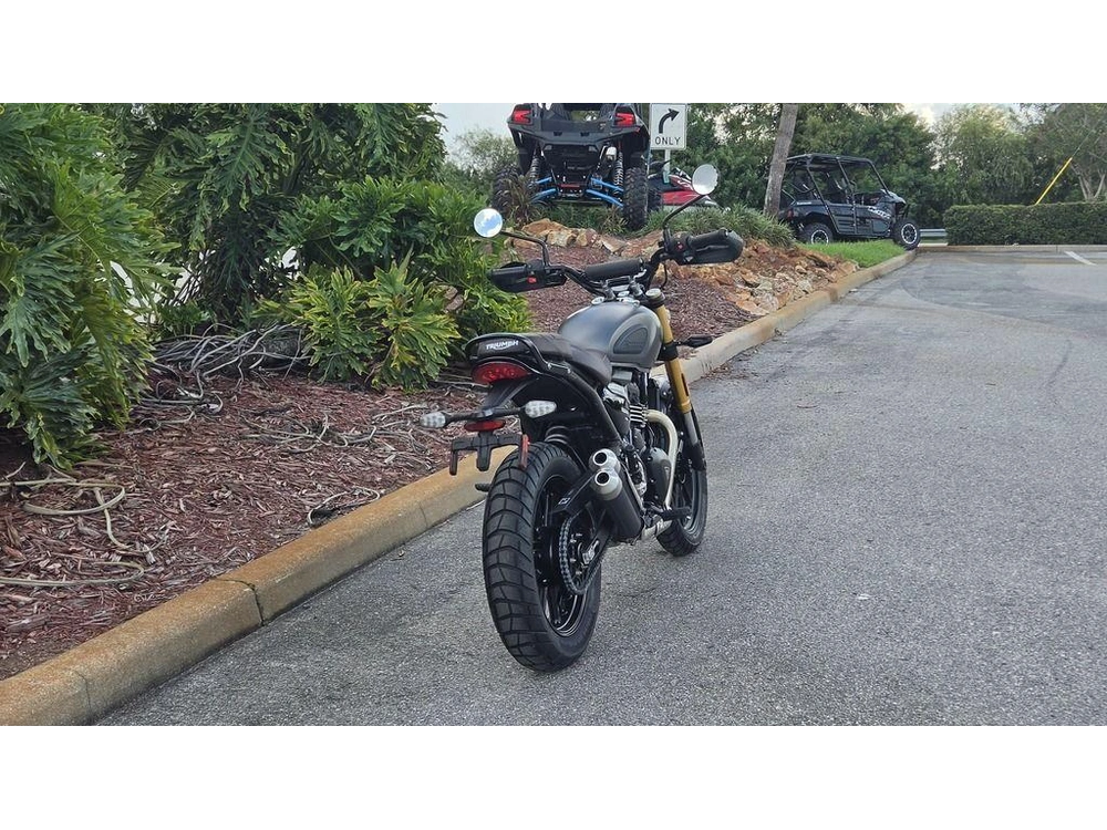 2027 Triumph Scrambler 400 X Matte Pewtergrey/matte Khaki Green