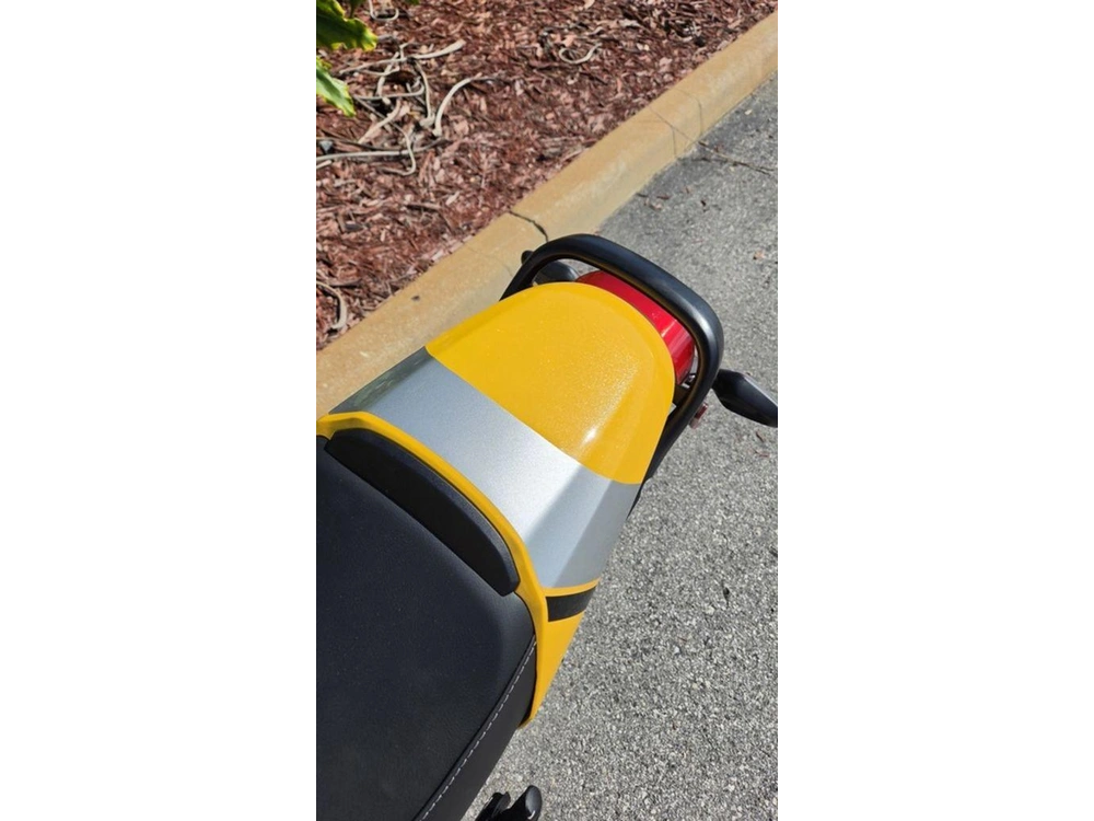 2026 Triumph Thruxton 400 Metallic Racing Yellow / Aluminium Silver