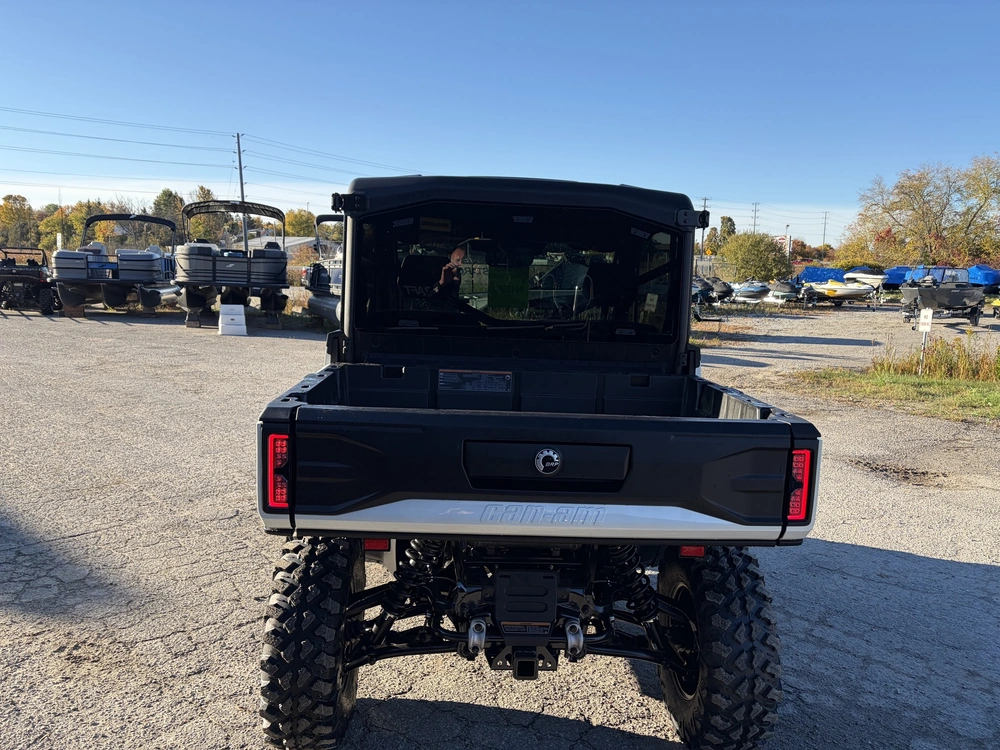2026 Can-am Defender Limited Hd11
