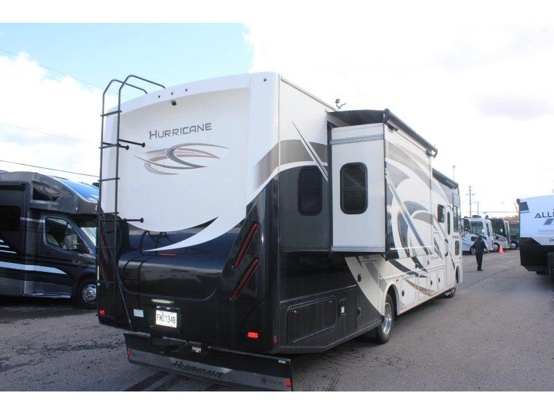 2020 Thor Motor Coach Hurricane 35m