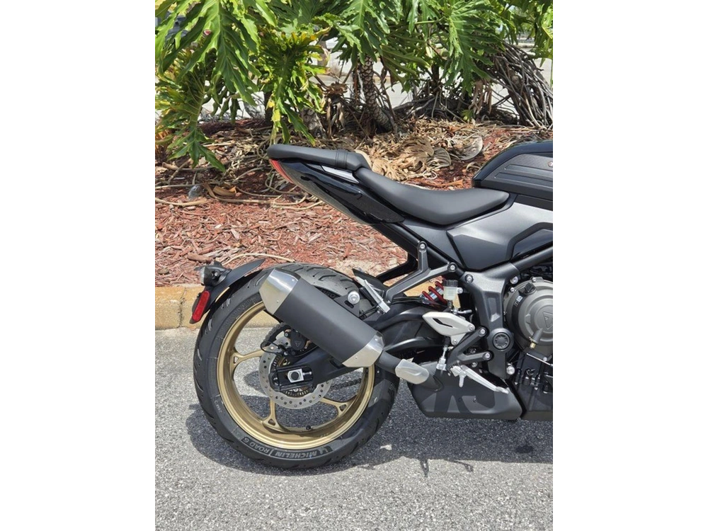 2026 Triumph Trident 800 Jet Black