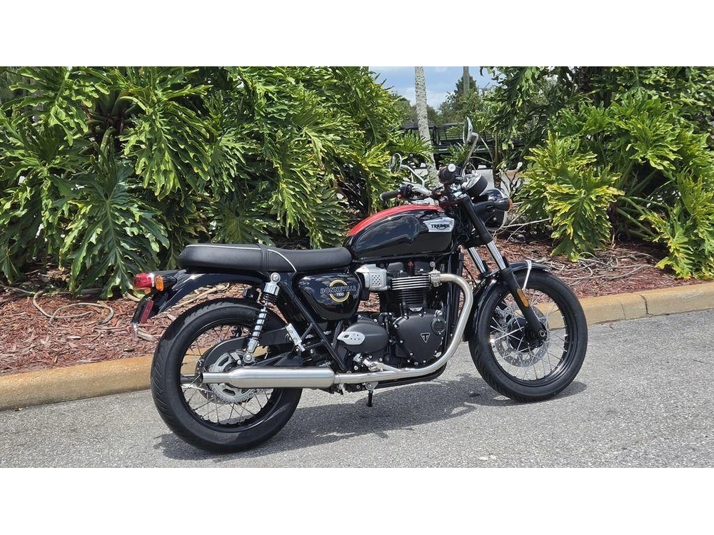 2026 Triumph Bonneville T100 Jet Black