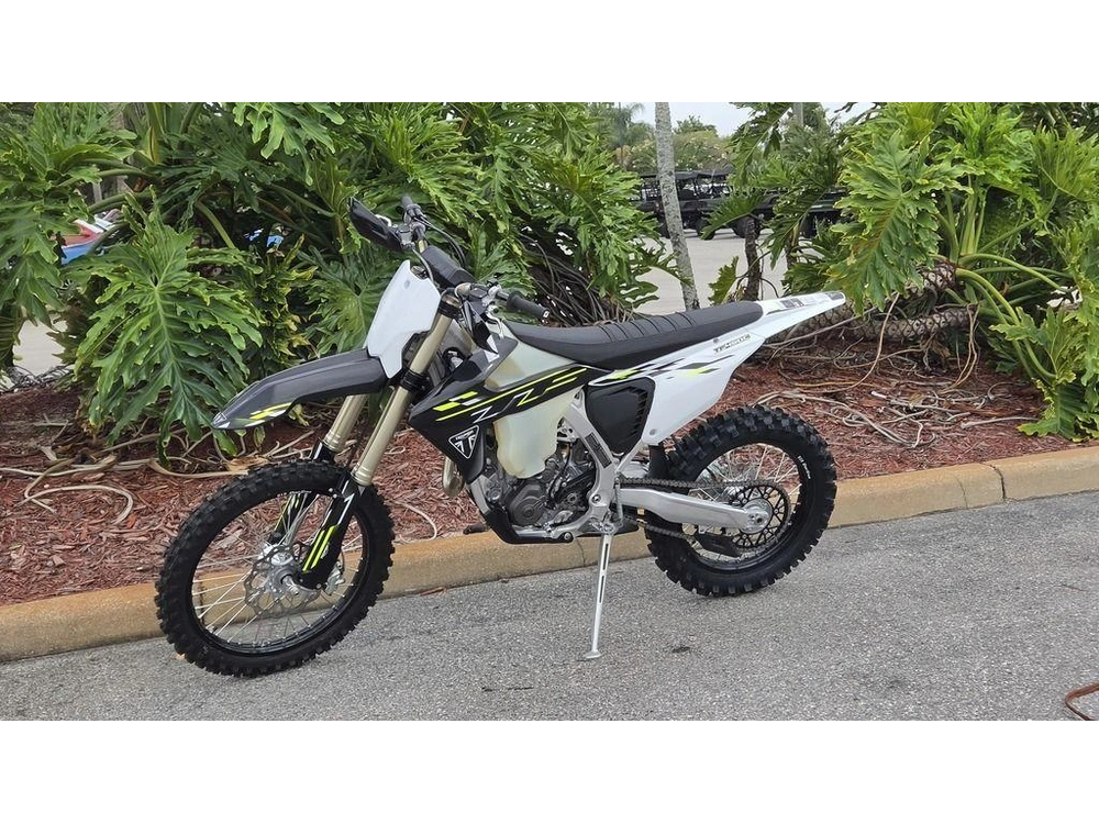 2026 Triumph Tf 450-c Jet Black/ Pure White