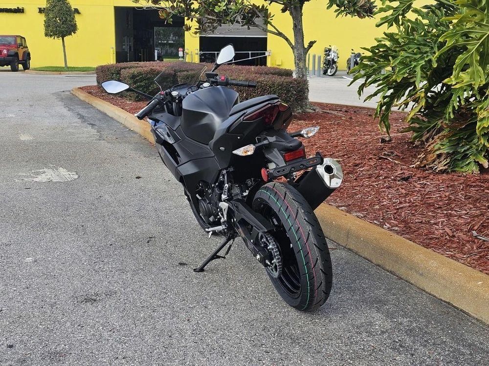 2026 Kawasaki Ninja® 500 Metallic Flat Spark Black