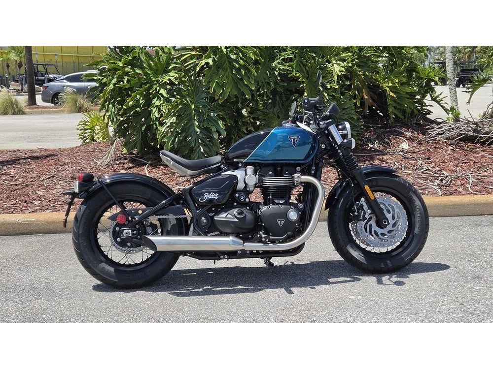 2026 Triumph Bonneville Bobber Interstellar Blue
