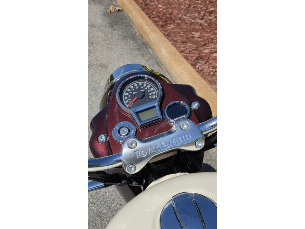 2026 Royal Enfield Classic 650 Vallam Red