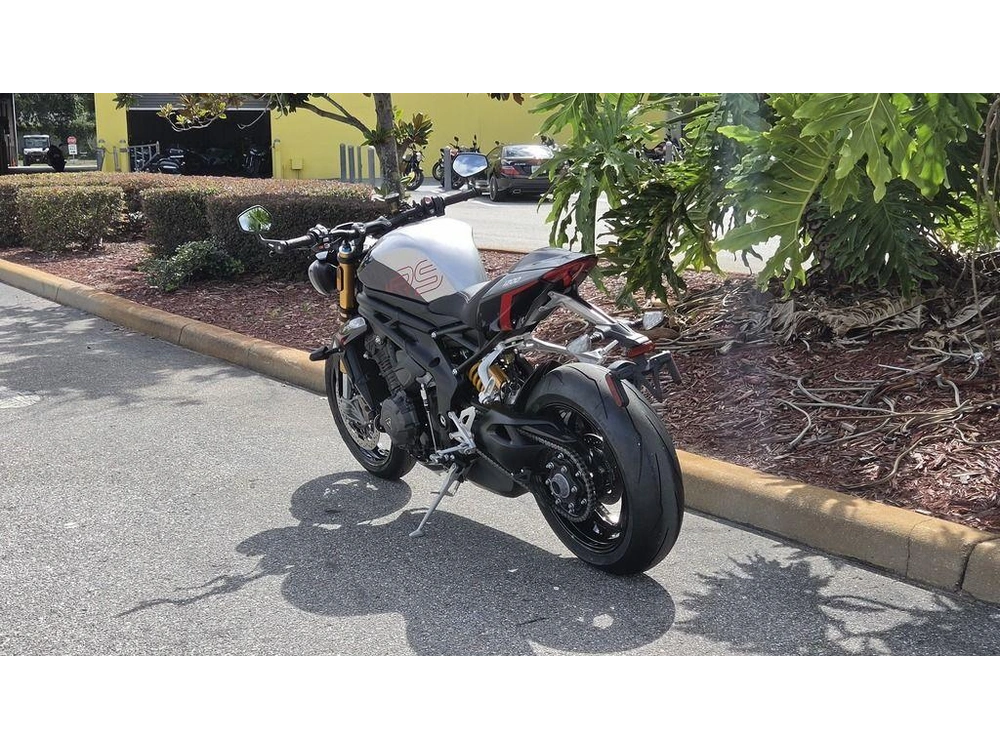 2026 Triumph Speed Triple 1200 Rs Granite/diablo Red