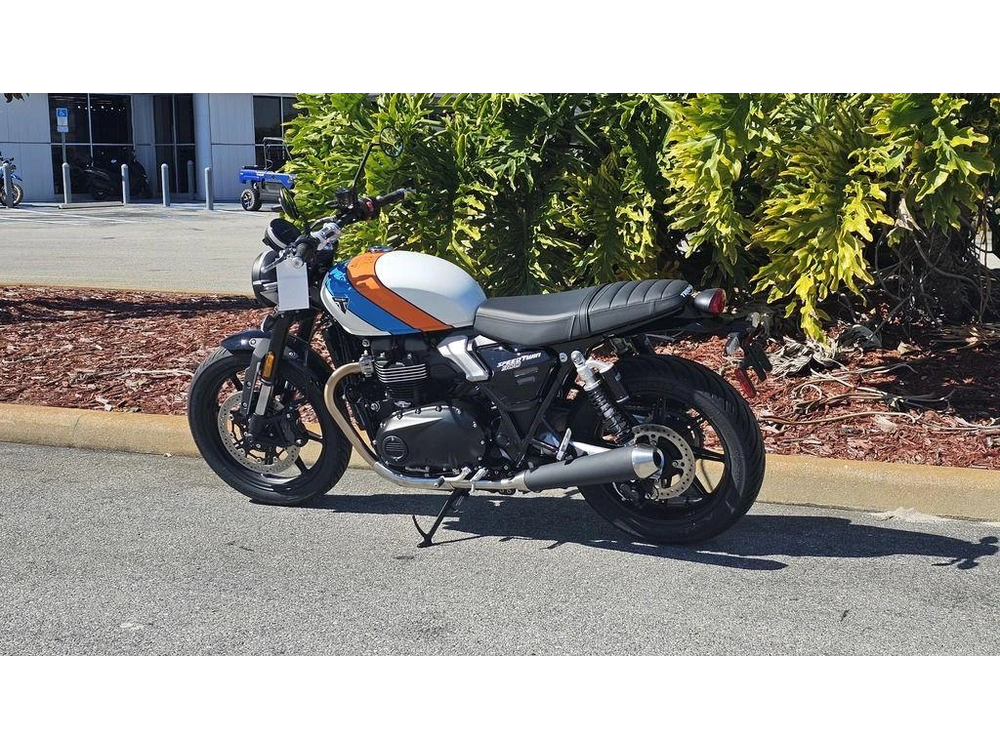 2026 Triumph Speed Twin 900 Pure White/maui Blue/tangerine Orange