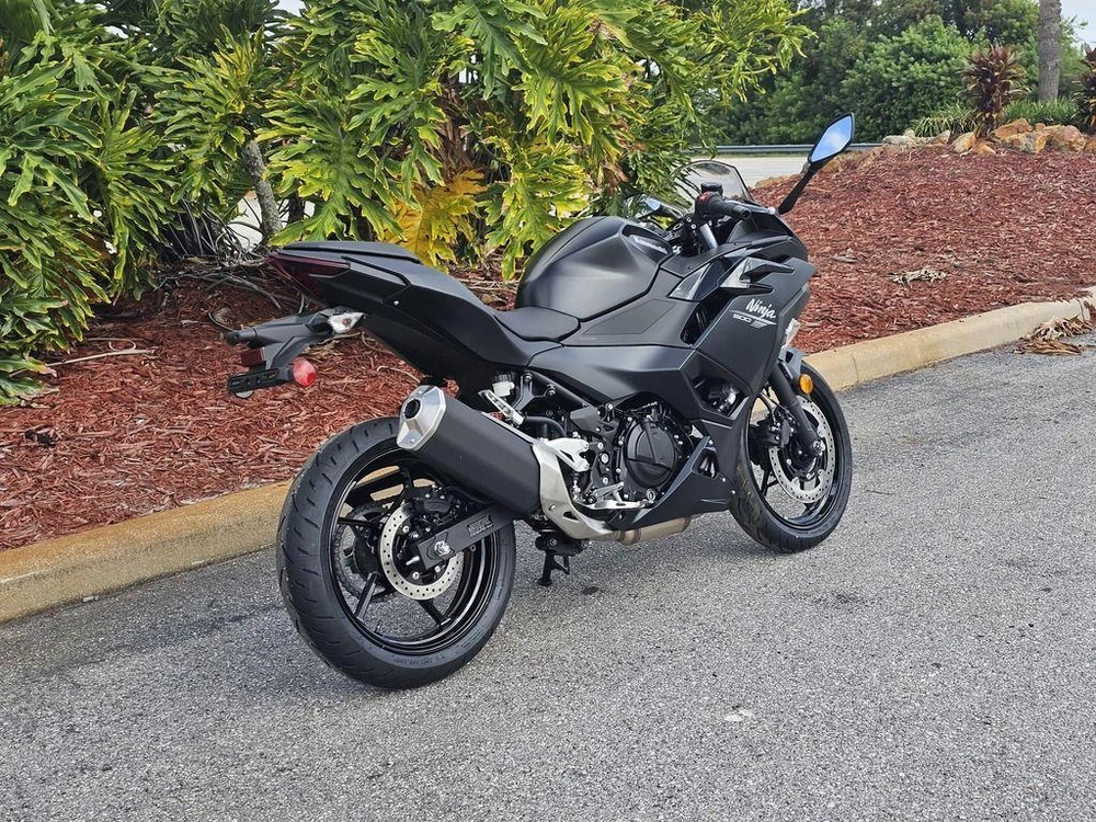 2026 Kawasaki Ninja® 500 Metallic Flat Spark Black