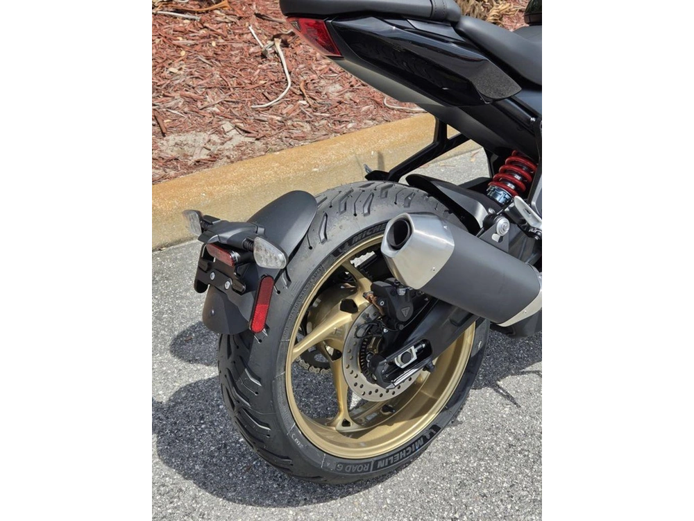 2026 Triumph Trident 800 Jet Black