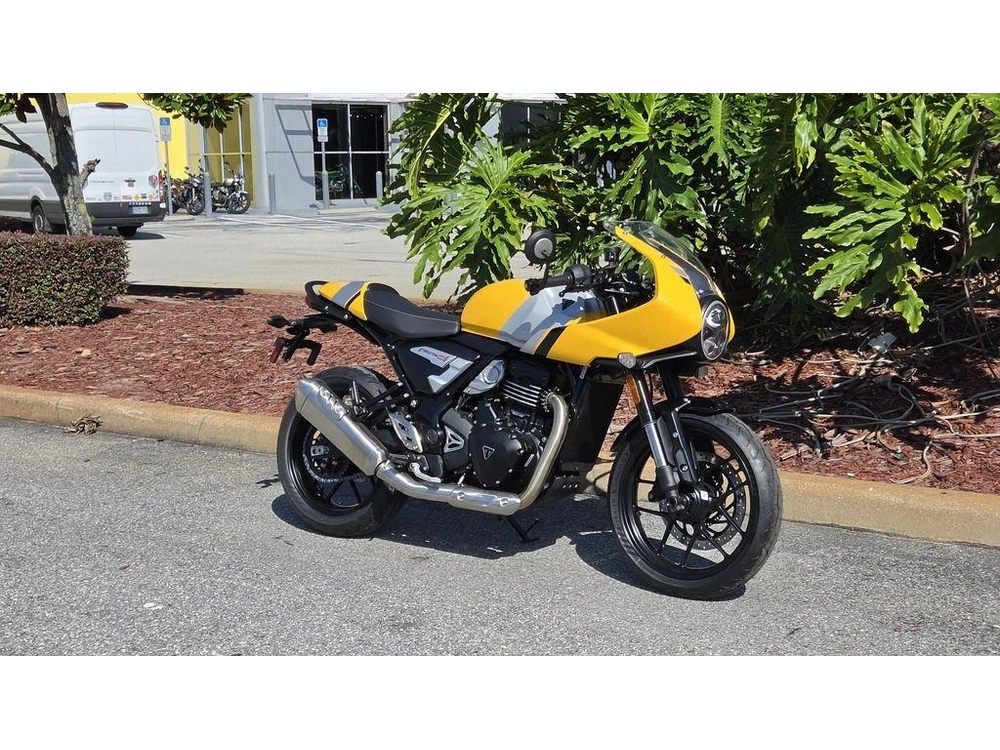 2026 Triumph Thruxton 400 Metallic Racing Yellow / Aluminium Silver