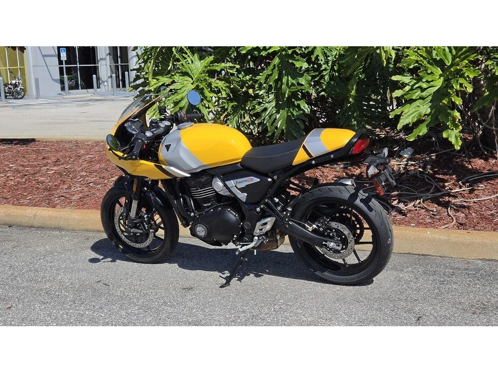 2026 Triumph Thruxton 400 Metallic Racing Yellow / Aluminium Silver