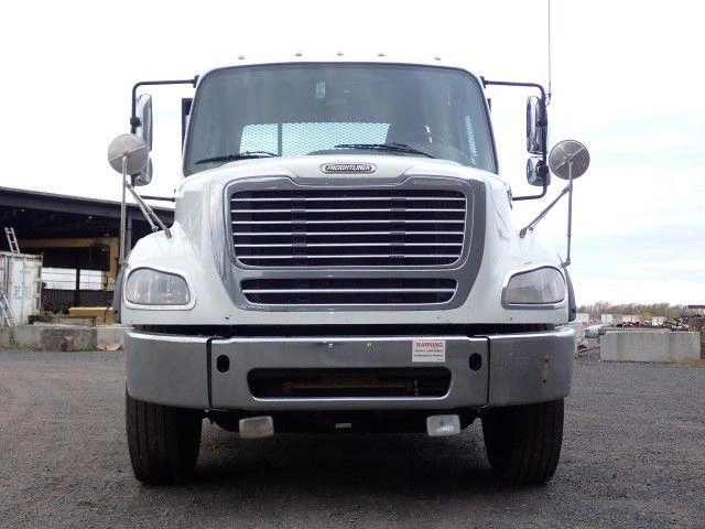 2021 Freightliner M2-112