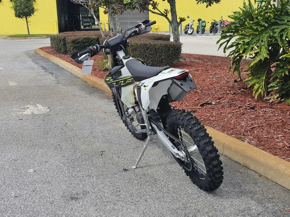 2026 Triumph Tf 250-e Jet Black/pure White