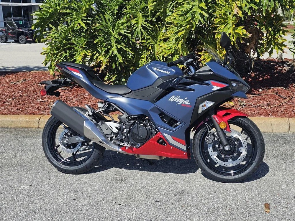 2026 Kawasaki Ninja® 500 Abs Metallic Matte Twilight Blue