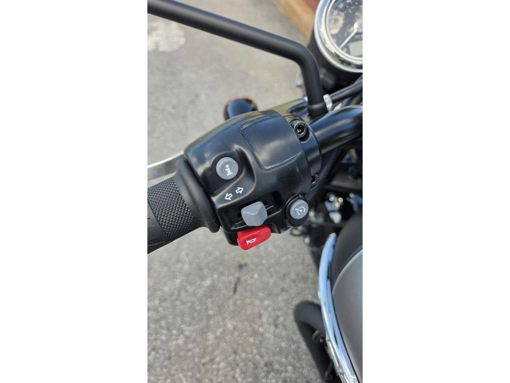 2026 Triumph Bonneville T120 Black Matt Silver Ice
