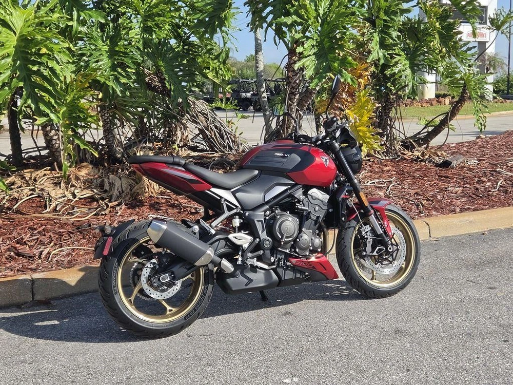 2026 Triumph Trident 800 Carnival Red