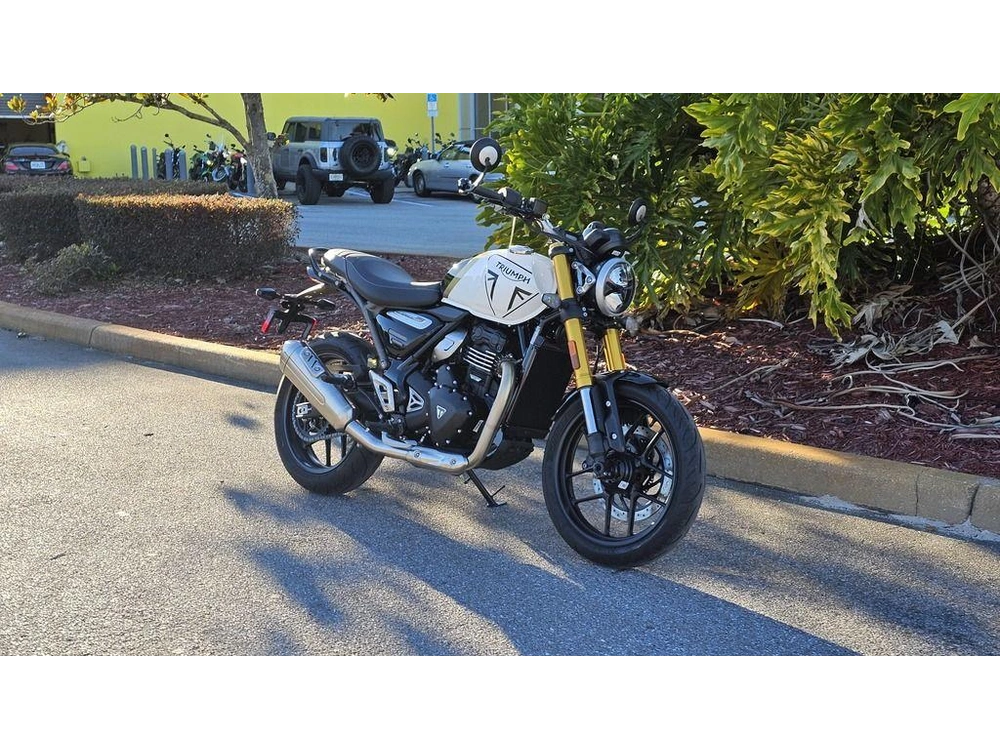 2026 Triumph Speed 400 Pearl Metallic White/phantom Black
