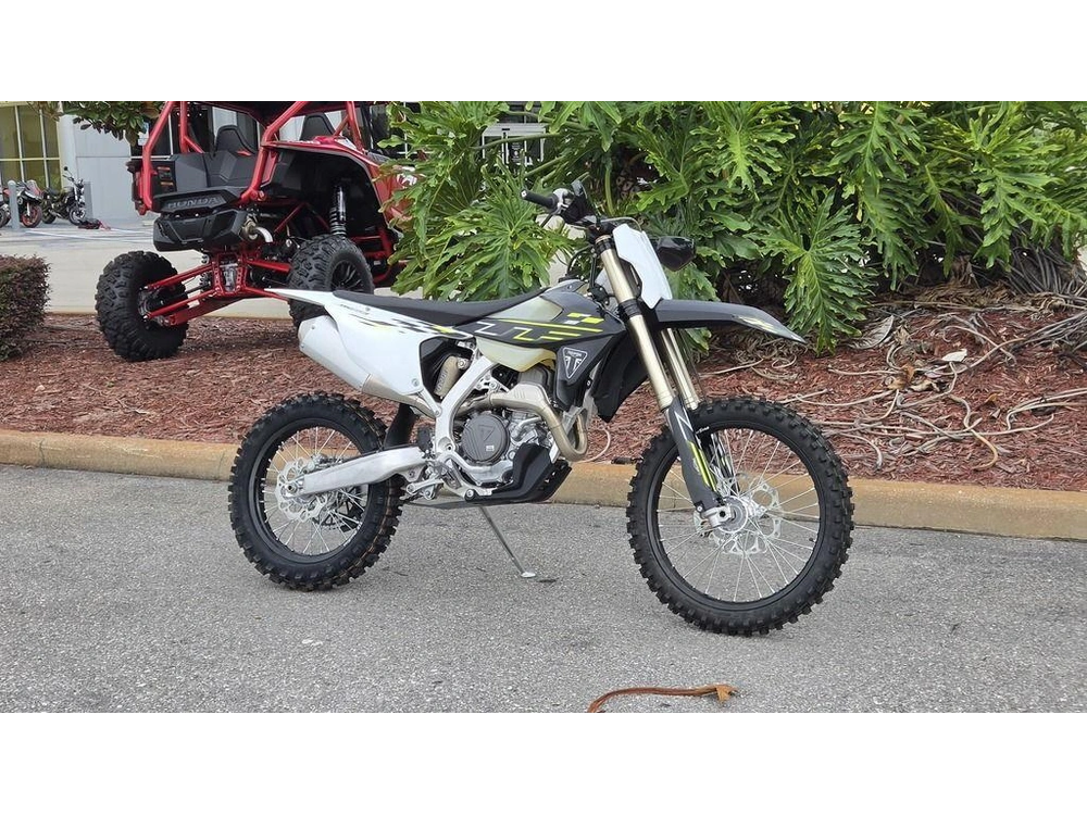 2026 Triumph Tf 450-c Jet Black/ Pure White