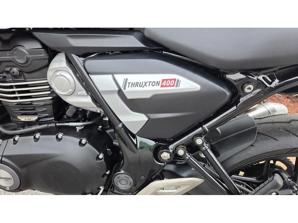 2026 Triumph Thruxton 400 Phantom Black / Aluminium Silver