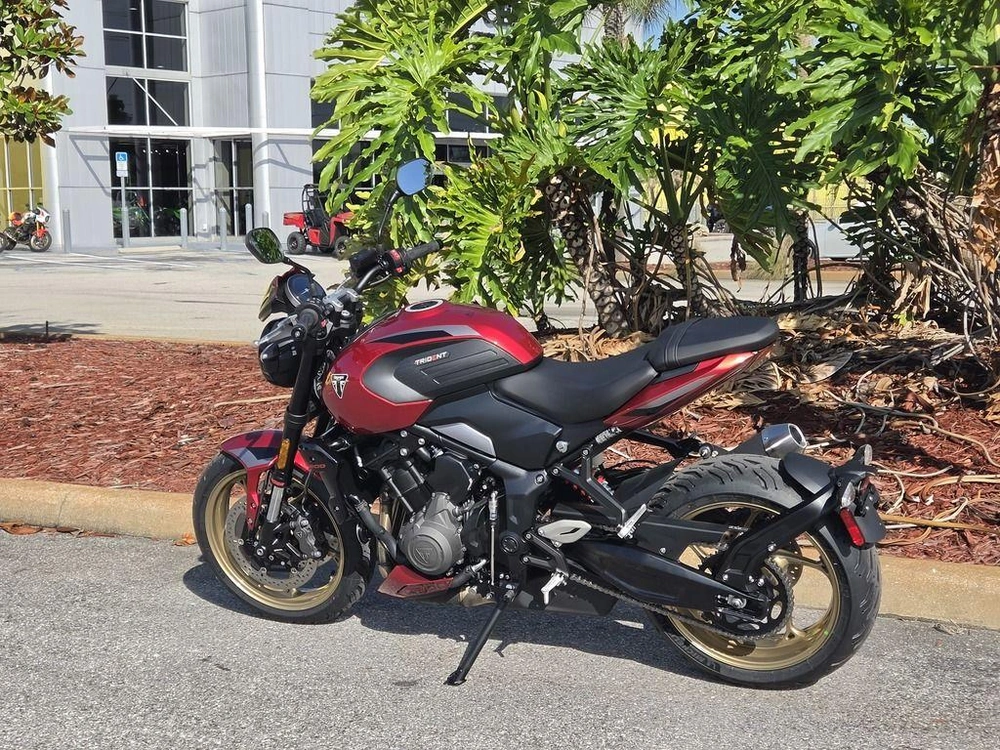 2026 Triumph Trident 800 Carnival Red