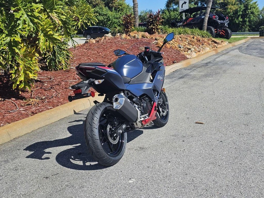2026 Kawasaki Ninja® 500 Abs Metallic Matte Twilight Blue