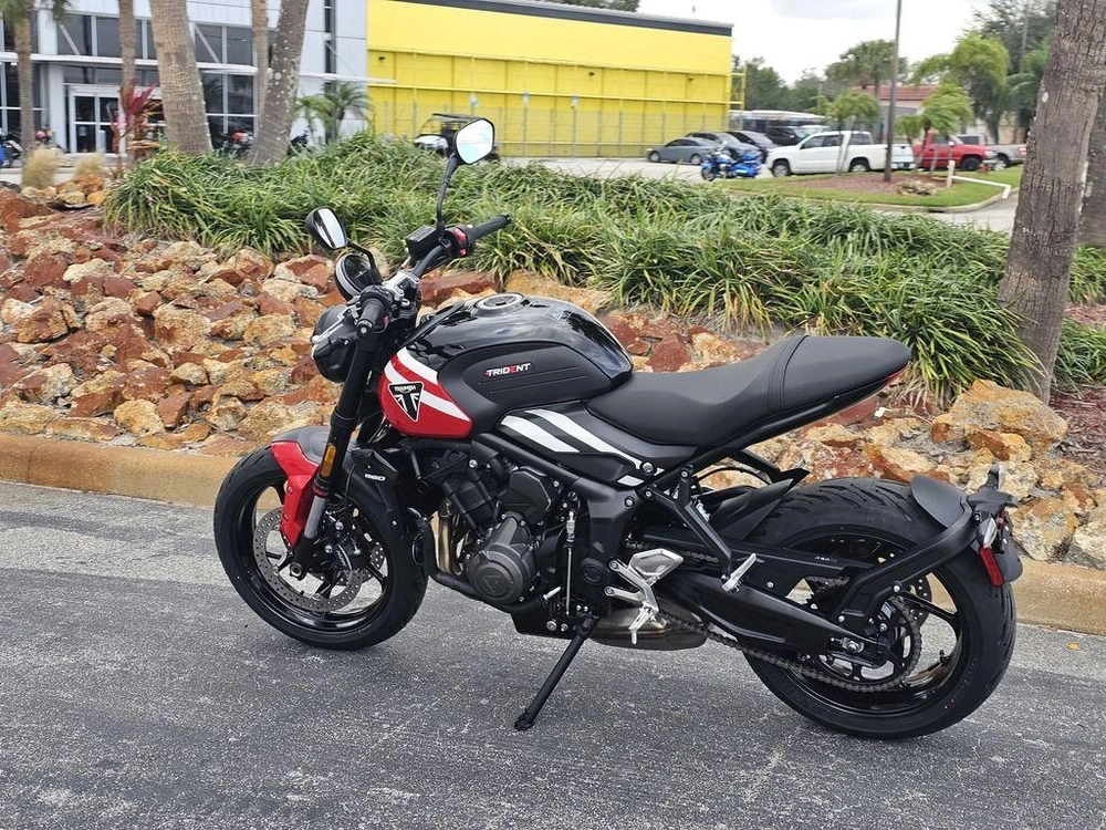 2025 Triumph Trident 660 Diablo Red/sapphire Black