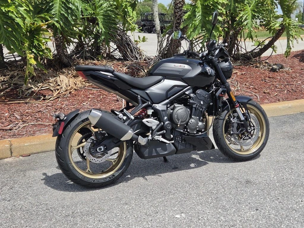 2026 Triumph Trident 800 Jet Black