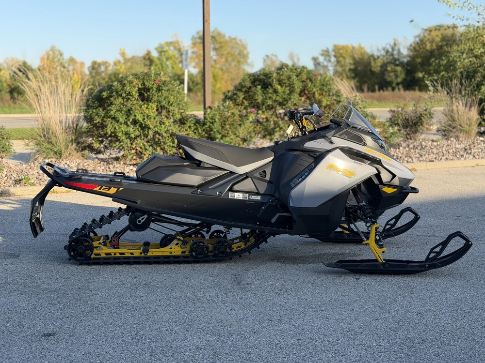 2026 Ski-doo Mxz Adrenaline 600r E-tec 137 Grey