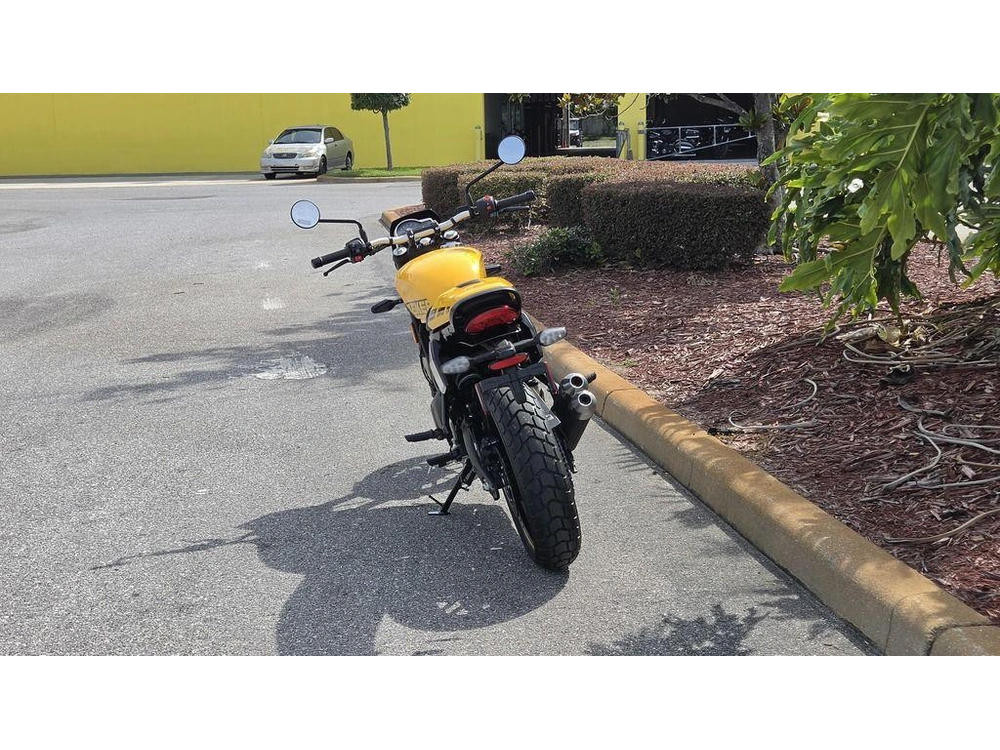 2026 Triumph Tracker 400 Racing Yellow