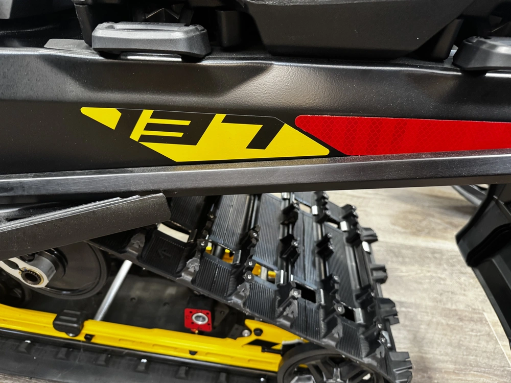 2027 Ski-doo Mxz Adr W/ Blizzard Pkg 137 850 E-tec Ice Ripper Xt 1.25" E.s.