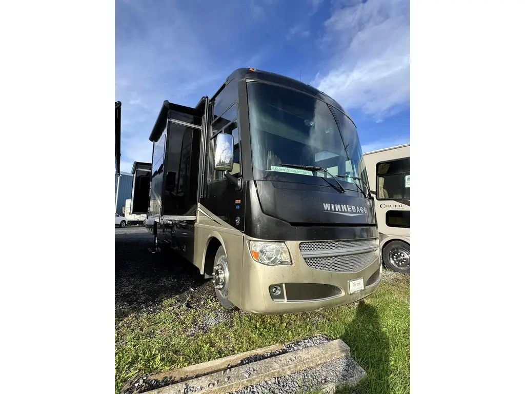 WINNEBAGO ADVENDTURE... WINNEBAGO ADVENDTURE...