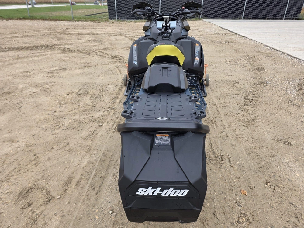2026 Ski-doo Renegade X-rs 900 Ace Turbo R Ripsaw 1.25" E.s. W/ Smart-shox W/ 10.25" Touchscreen