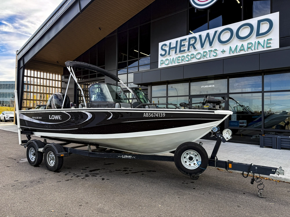 2015 Lowe Boats Fish & Ski 1810