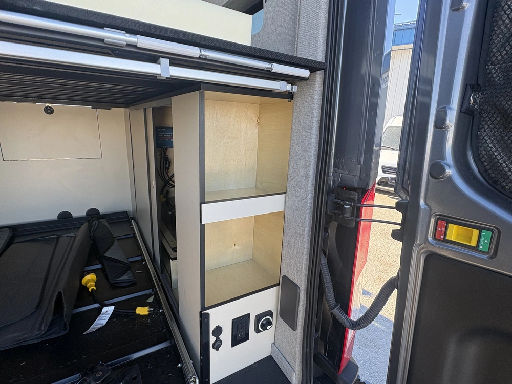 2021 Ford Transit Pura Vida