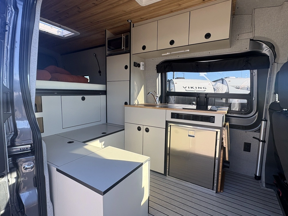 2021 Ford Transit Pura Vida