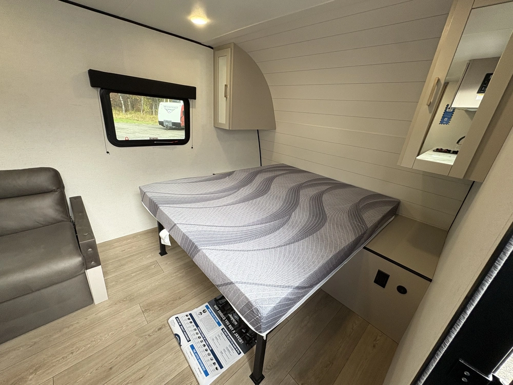 2027 Jayco Jay Feather Air Sl 17rbsl