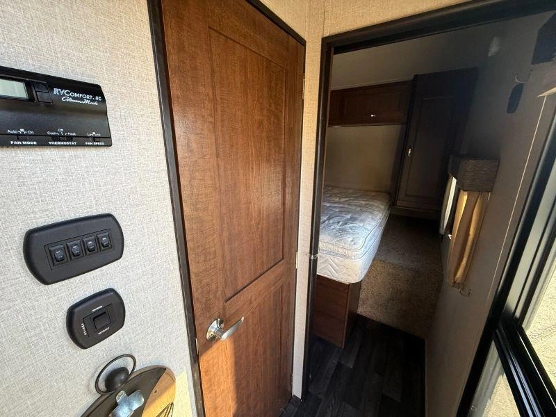 Keystone Rv Impact Vapor Lite 26v 2016