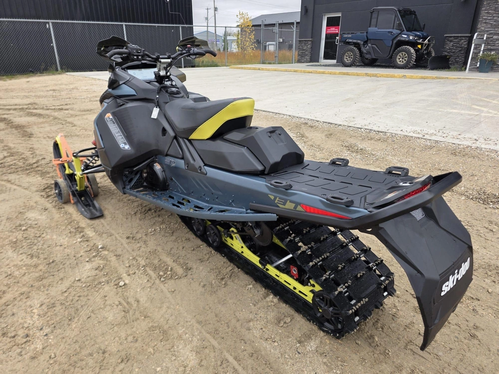2026 Ski-doo Renegade X-rs 900 Ace Turbo R Ripsaw 1.25" E.s. W/ Smart-shox W/ 10.25" Touchscreen