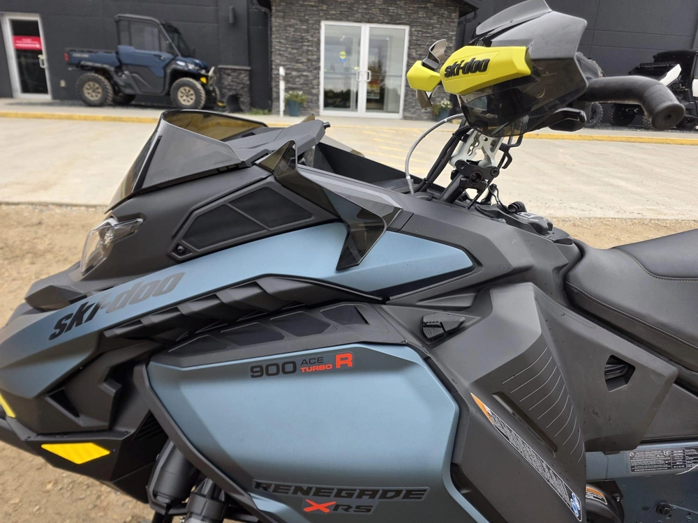 2026 Ski-doo Renegade X-rs 900 Ace Turbo R Ripsaw 1.25" E.s. W/ Smart-shox W/ 10.25" Touchscreen