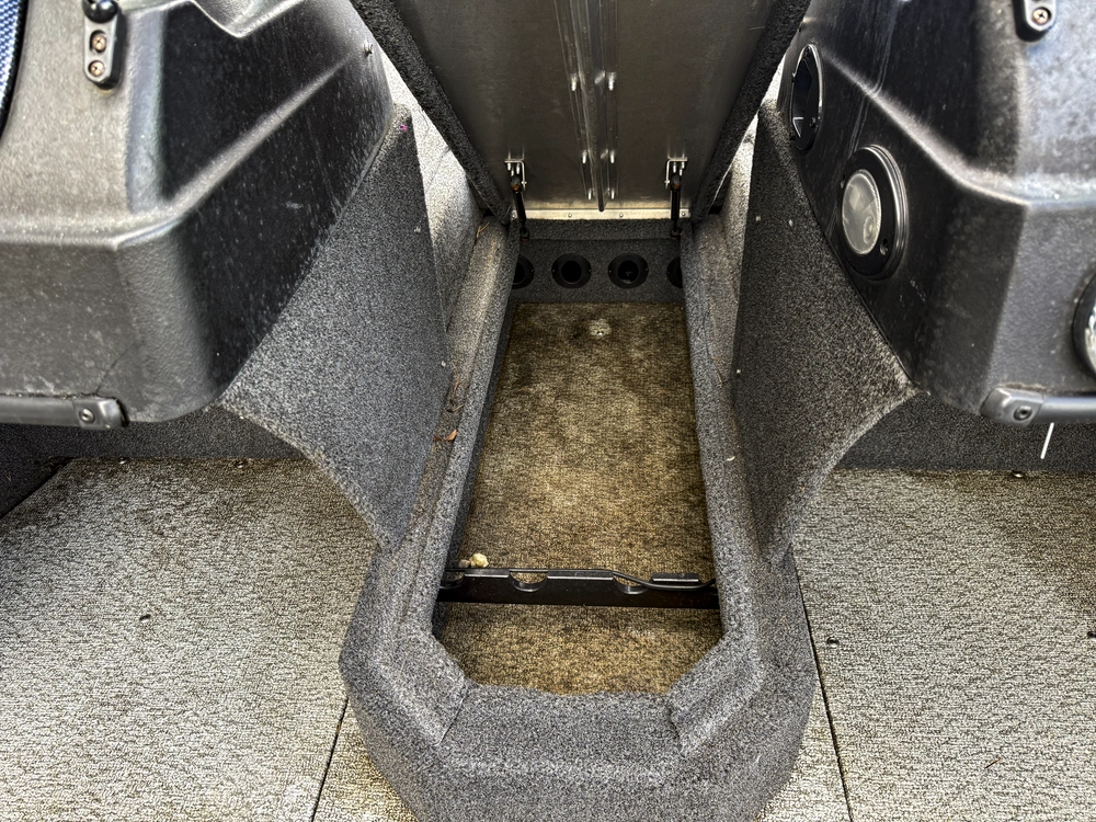 2015 Lowe Boats Fish & Ski 1810