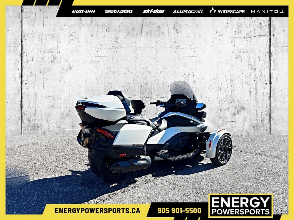 2026 Can-am Vegas White Satin / Special Series