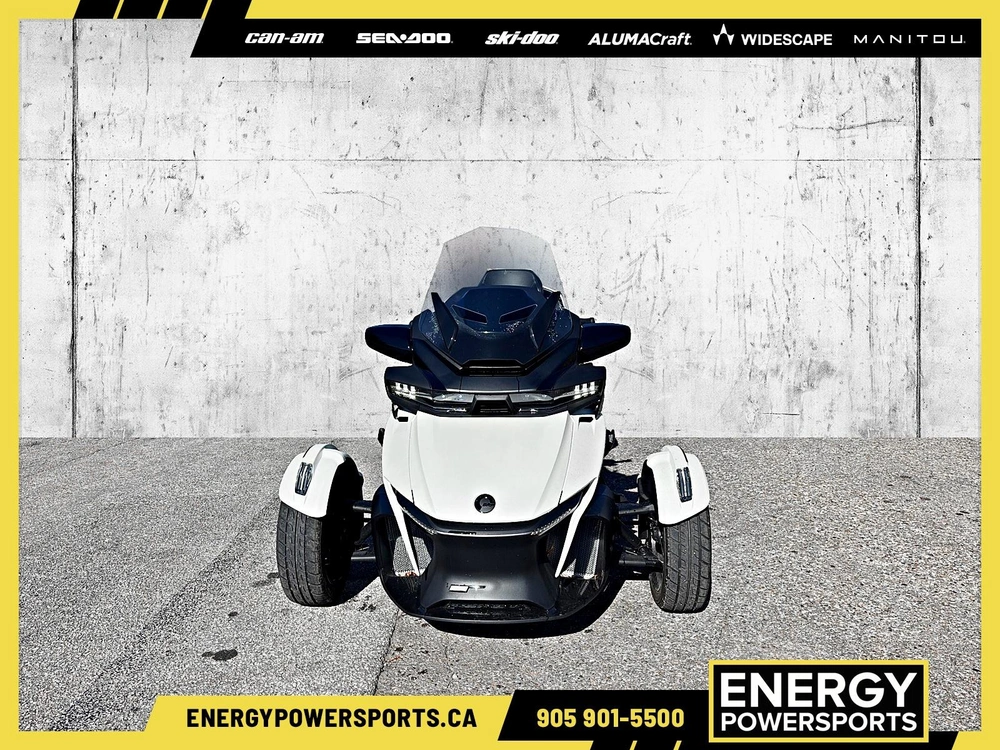 2026 Can-am Vegas White Satin / Special Series