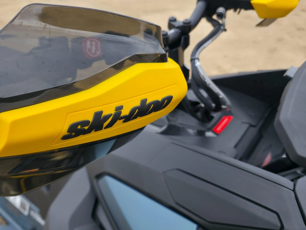 2026 Ski-doo Mxz X-rs W/ Competition Pkg 850 E-tec Turbo R Ripsaw Ii 2-ply 1.25" Shot W/ Smart-shox W/ 10.25" Touchscreen