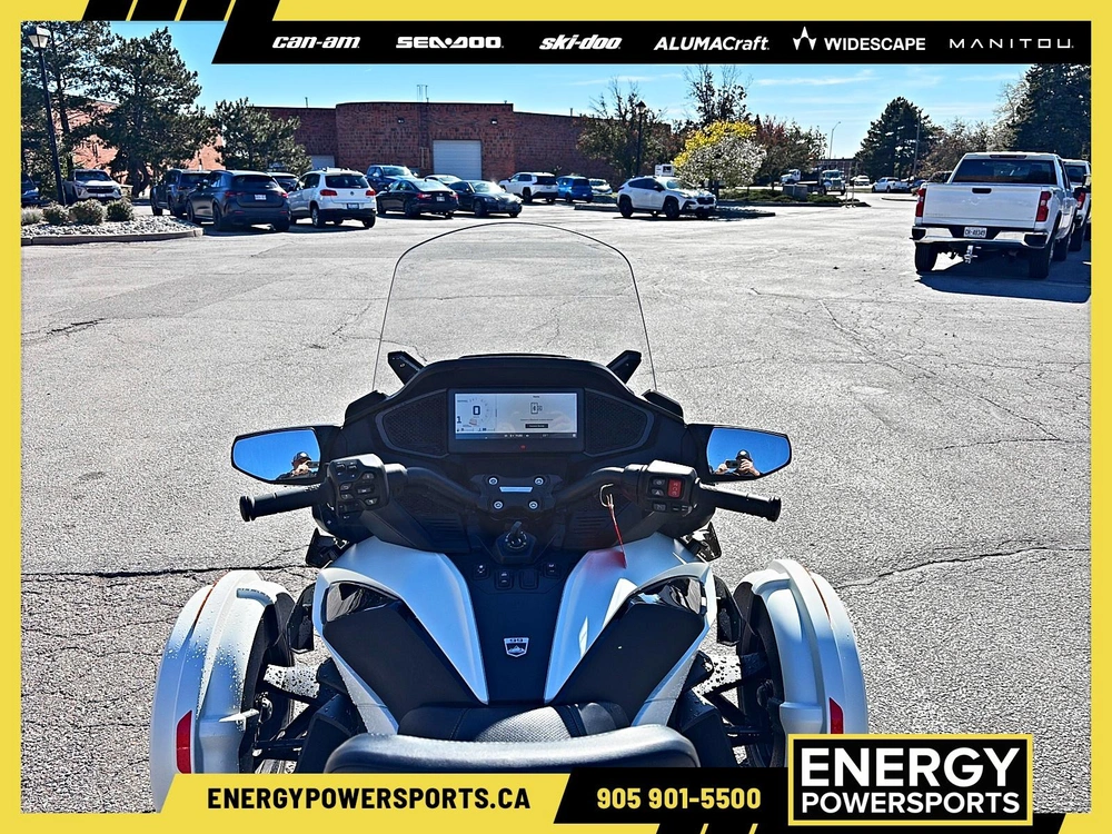 2026 Can-am Vegas White Satin / Special Series