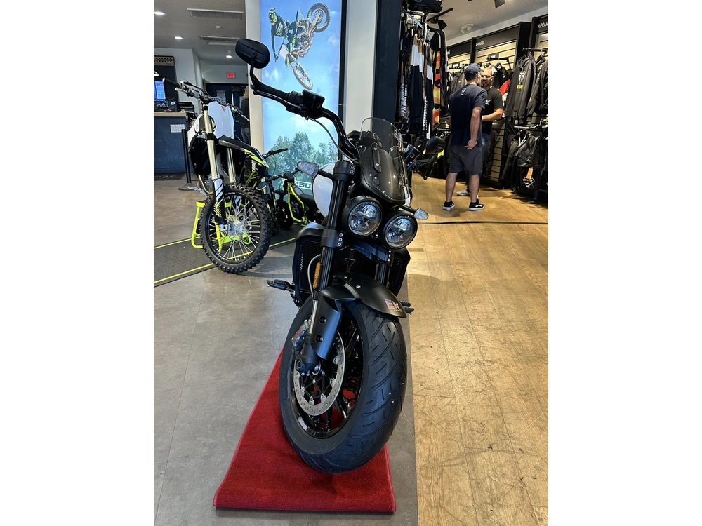 2025 Triumph Rocket 3 Gt Evel Knievel Edition
